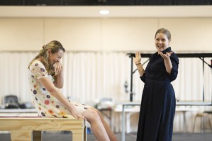 First look at Amy Adams in rehearsals for <em>The Glass Menagerie</em>