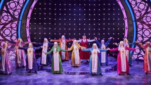 Did the critics sing <em>Sister Act</em>'s praises?