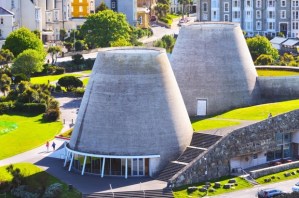 National Theatre extends network of partner venues and tours ”Sucker Punch”