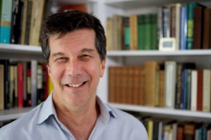 Bill Rosenfield's <em>46 Beacon</em> transfers to Trafalgar Studios