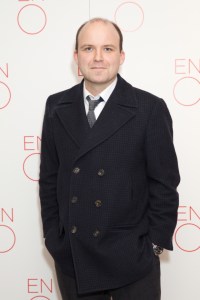 Photos: Pamela Anderson and Mike Leigh among VIPs at opening of Rory Kinnear's <em>The Winter's Tale</em>