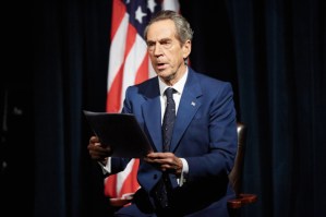 Review: <em>Frost/Nixon</em> (Sheffield Crucible)