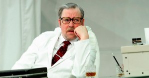 Curve Leicester and Theatre Royal Bath to stream <em>What the Butler Saw</em> starring Rufus Hound online for free