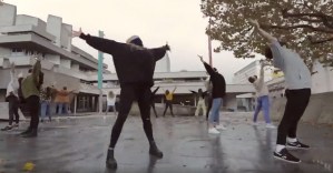Performers create special <em>The Greatest Showman</em> video in front of London's theatres