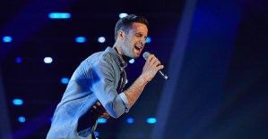 Watch stage performer Andrew Bateup wow judges on <em>The Voice</em>