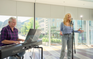 Watch Lucie Shorthouse perform tune from Victoria Wood's <em>Talent</em> at Sheffield Crucible