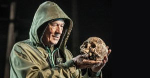 <em>Hamlet</em> with Ian McKellen extends Theatre Royal Windsor run