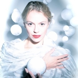 <em>Snow Queen</em> arrives at Chester's St Marys, 5 Dec