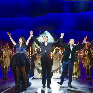 It's a 'yes' from the critics as Harry Hill's <em>I Can't Sing!</em> opens