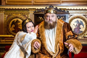 Show goes on for Brian Blessed after collapsing during <em>King Lear</em>