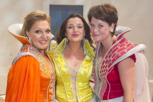Brian May and Kerry Ellis welcome new <em>Mamma Mia!</em> cast