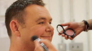Video: Becoming Edna – Backstage on the <em>Hairspray</em> UK Tour