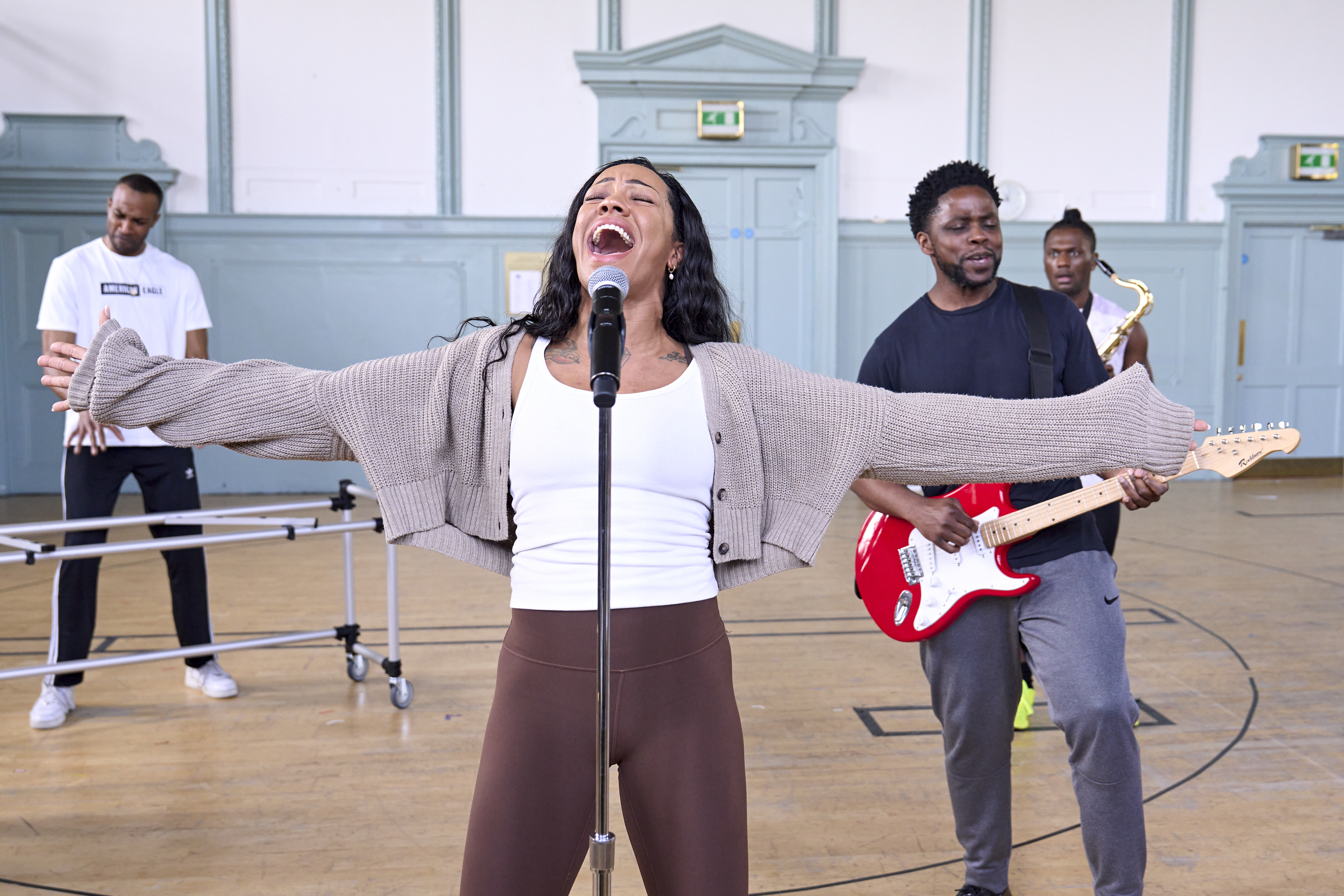 Karis Anderson (centre) & Okezie Morro in rehearsals for TINA   The Tina Turner Musical, credit Manuel Harlan (2)