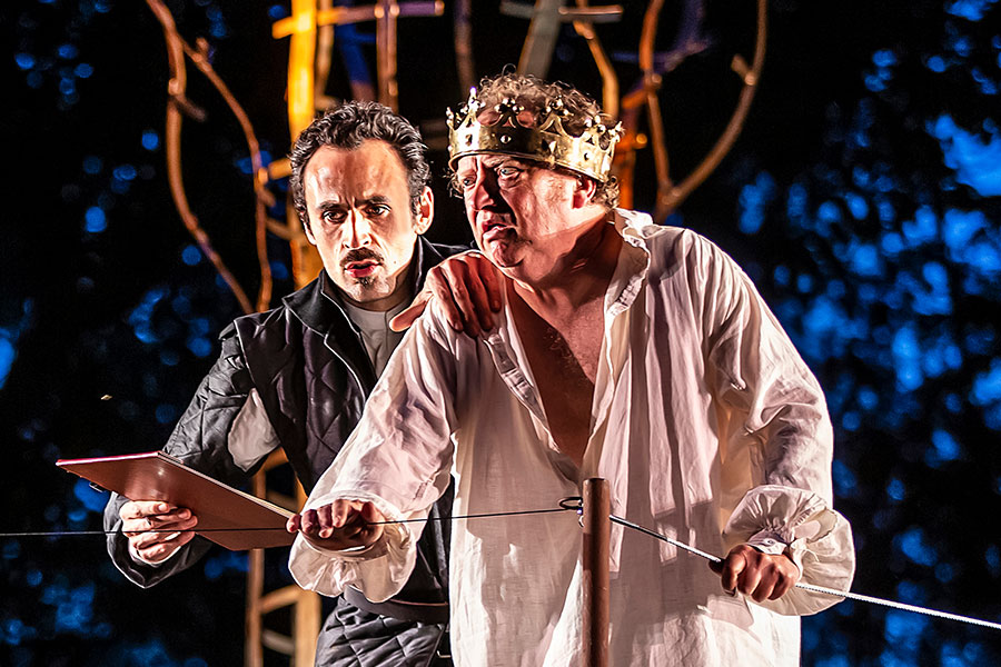 Alex Mugnaioni (Baldwyn) and Paul Hunter (The King), © Pamela Raith