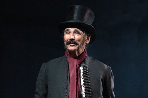 Dr Semmelweis review – Mark Rylance is mesmerising in West End tale of medical misfortune