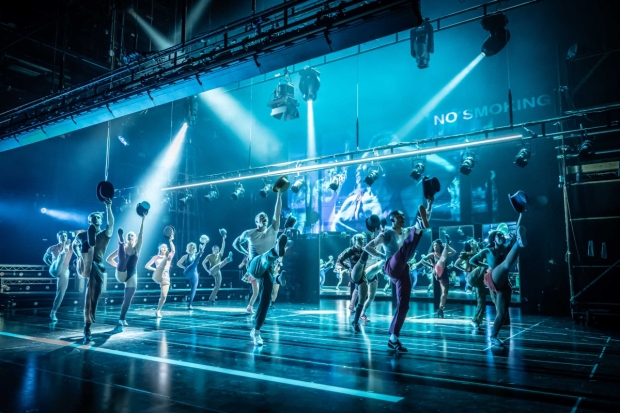 The company of the 2021 production, © Marc Brenner