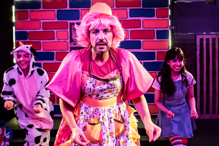 Amanda Vilanova (Visa), Fabrizio Matteini (Dame Foreign), Aliya Roberts (Zara). The Foreigners' Panto - photo by Lidia Crisafulli