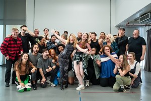 Kylie Minogue surprises cast of I Should Be So Lucky musical in rehearsals