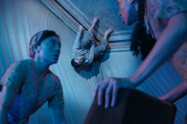A scene from Frantic Assembly's Metamorphosis