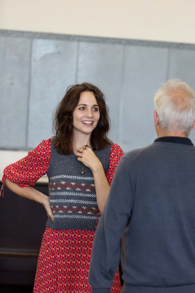 Tuppence Middleton and Sam Mendes (director) in rehearsals for The Motive and the Cue in the West End in 2023 2024. © Mark Douet