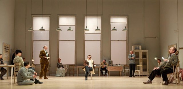 Mark Gatiss as John Gielgud, Johnny Flynn as Richard Burton and Ryan Ellsworth as George Voskovec and the cast of The Motive and the Cue in the West End. © Mark Douet