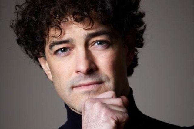 Headshot of Lee Mead