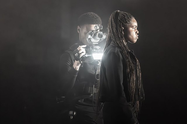 Kody Mortimer (Camera Operator) and Francesca Amewudah-Rivers (Juliet), © Marc Brenner