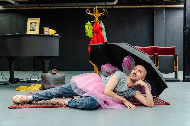 Rob Madge in rehearsals for Regards to Broadway