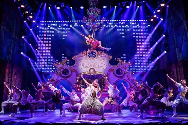 & Juliet on stage, © Matthew Murphy