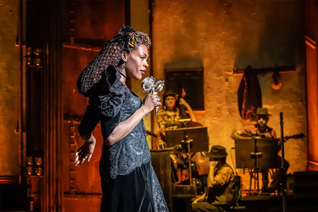 Gloria Onitiri, © Marc Brenner
