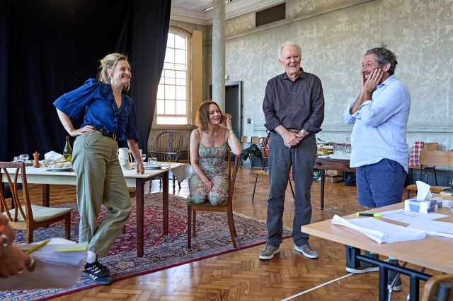 1. Romola Garai, Rachael Stirling, John Lithgow and Elliot Levey in rehearsals for Giant (c) Manuel Harlan