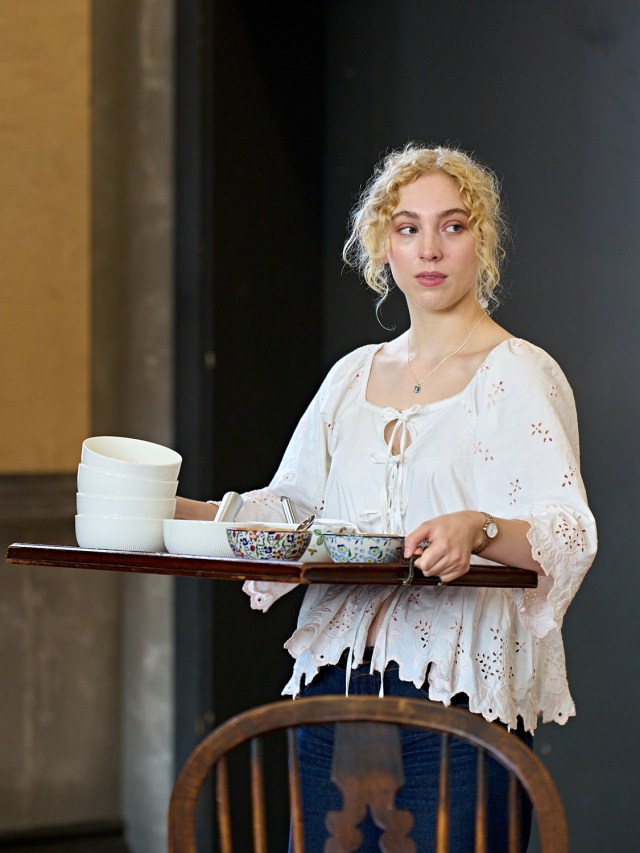 13. Tessa Bonham Jones in rehearsals for Giant (c) Manuel Harlan