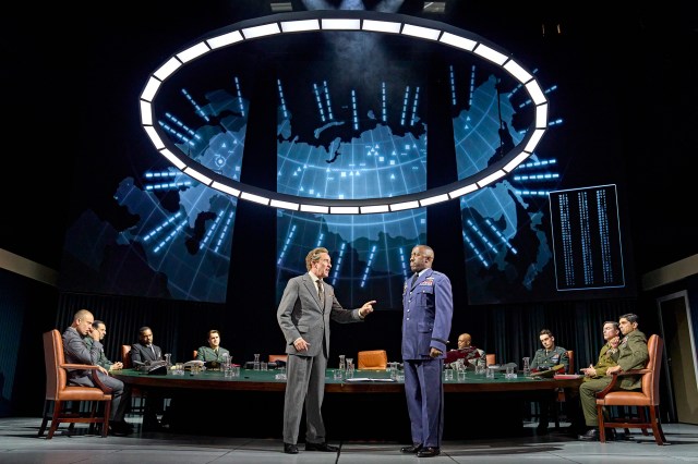 Dr.Strangelove Steve Coogan (President Muffley) Giles Terera (General Turgidson) plus company, Photo by Manuel Harlan