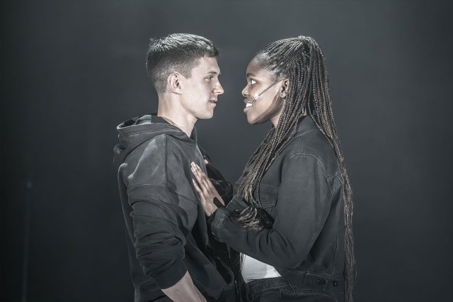 Tom Holland (Romeo) and Francesca Amewudah-Rivers (Juliet). © Marc Brenner