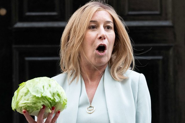 lettuce Emma Wilkinson Wright as Liz Truss, photo by Elliott Franks