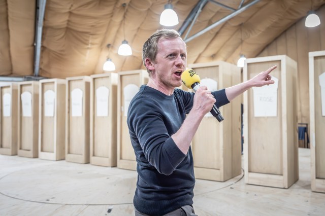 Gunnar Cauthery (Gary Lineker) in rehearsals for Dear England (2025) at the National Theatre (c) Marc Brenner 5093