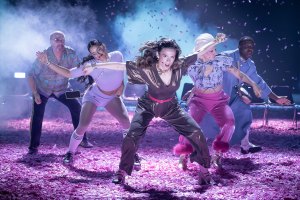 Tom Hiddleston and Hayley Atwell start performances in Much Ado About Nothing – West End photos released