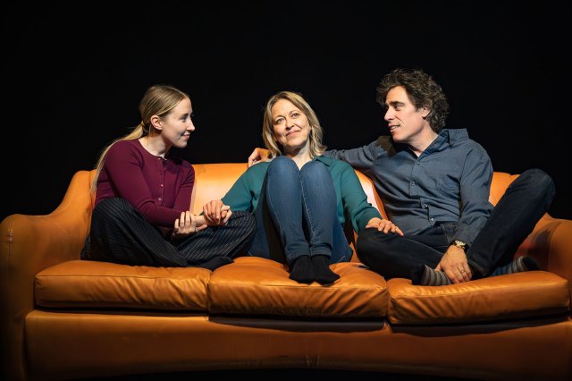Erin Doherty, Nicola Walker and Stephen Mangan, © Marc Brenner