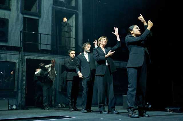 Hamlet Hail to the Thief, (11)