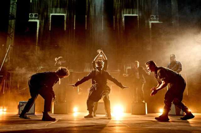 Hamlet Hail to the Thief, (8)