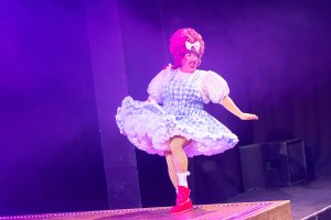 She’s Behind You at Traverse Theatre – Edinburgh Fringe review