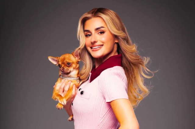 Amber Davies as Elle Woods Amber Davies as Elle Woods