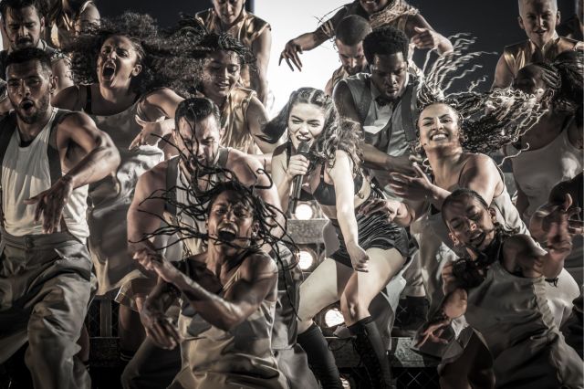 Rachel Zegler and the West End cast of Evita