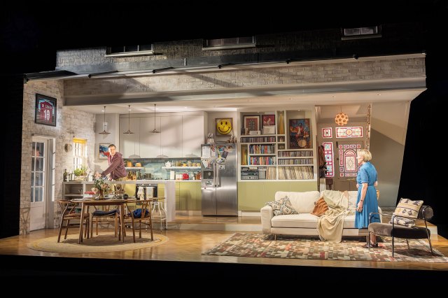 Clive Owen and Saskia Reeves in End