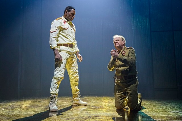 OTHELLO David Harewood (Othello) Toby Jones (Iago) c Brinkhoff Moegenburg