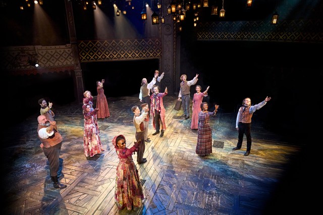 Behind the scenes of A Christmas Carol 2025. Photo by Manuel Harlan (1)