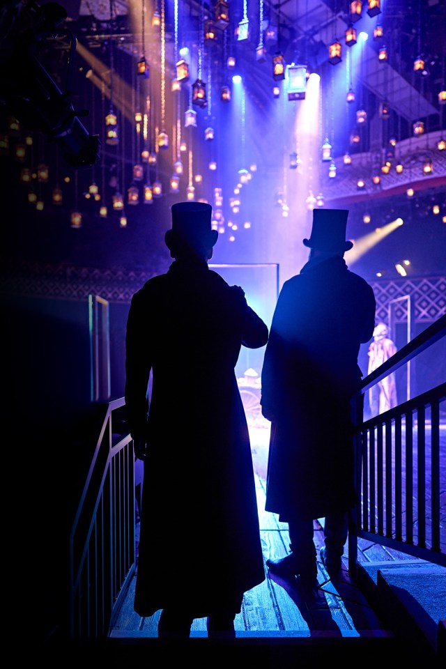 Behind the scenes of A Christmas Carol 2025. Photo by Manuel Harlan