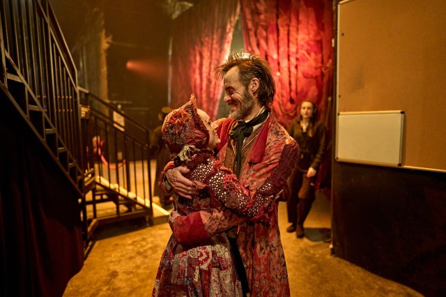 Lauren Jones (Little Fan) and Paul Hilton (Ebenezer Scrooge) behind the scenes of A Christmas Carol 2025. Photo by Manuel Harlan