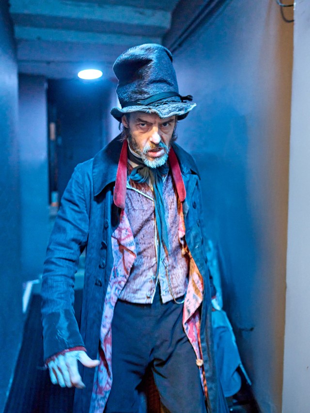 Paul Hilton (Ebenezer Scrooge) behind the scenes of A Christmas Carol 2025. Photo by Manuel Harlan (2)