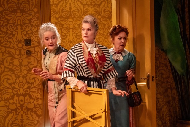Sophie Thompson, Siobhan Finneran and Samantha Spiro in WHEN WE ARE MARRIED Donmar Warehouse photo by Johan Persson Sophie Thompson, Siobhan Finneran and Samantha Spiro in WHEN WE ARE MARRIED Donmar Warehouse photo by Johan Persson